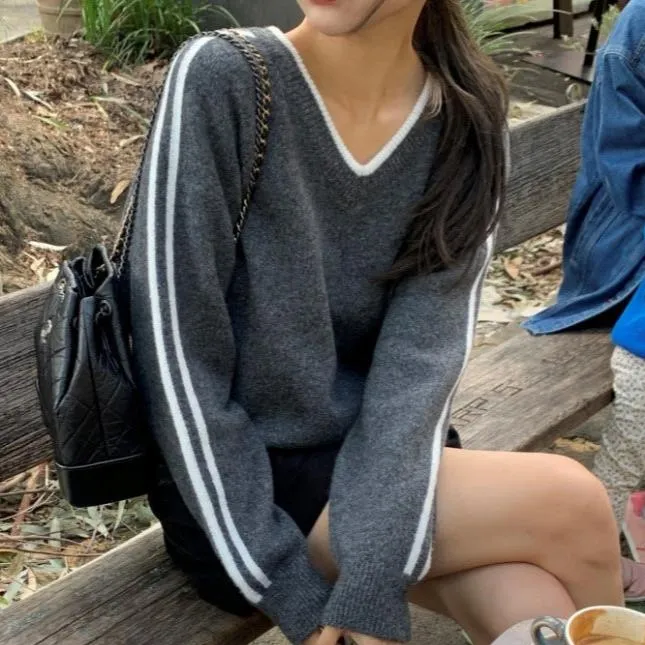 christmas outfit Sonicelife Minimalist V-Neck Striped Sleeve Sweater