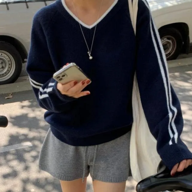 christmas outfit Sonicelife Minimalist V-Neck Striped Sleeve Sweater