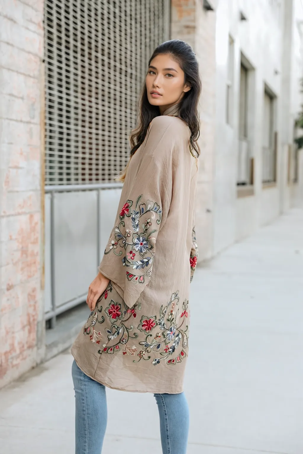 Long Floral Kimono Cardigan – Elegant and Versatile