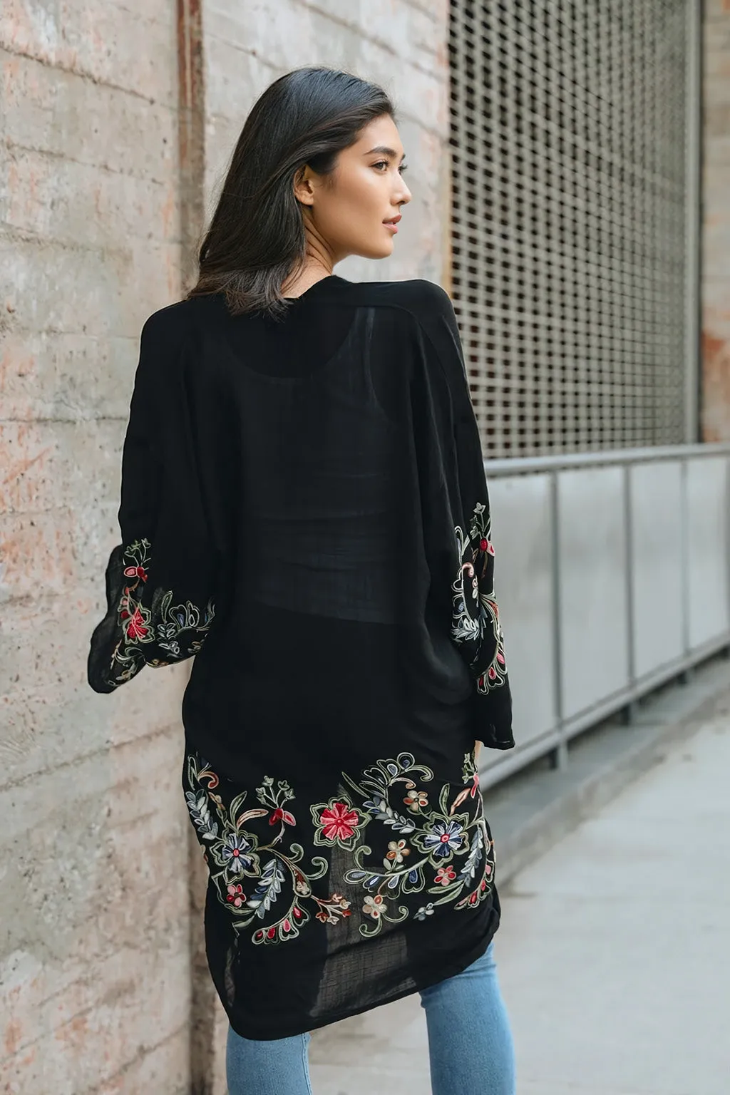 Long Floral Kimono Cardigan – Elegant and Versatile